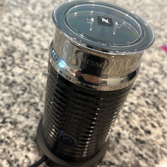 Nespresso® VertuoPlus Deluxe Coffee and Espresso Maker Bundle in Black - Picture 7 of 9